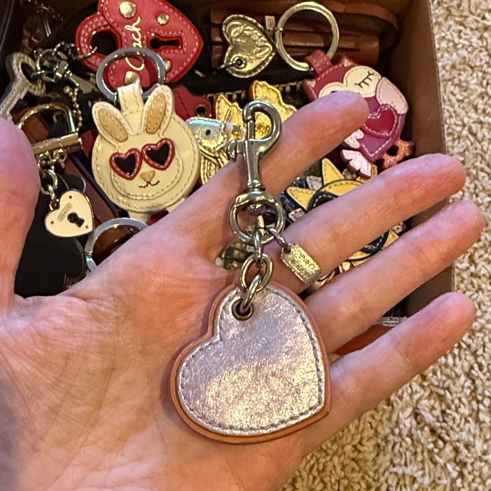 COACH LEATHER HEART BAG CHARM KEYCHAIN FOB HANGTAG STACKED 3D IRIDESCENT PINK - Picture 5 of 9